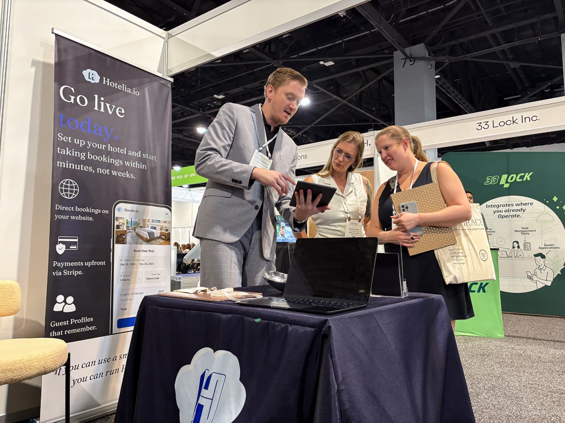 Hotelia demonstration with independent hoteliers at the Independent Hotel Show Miami